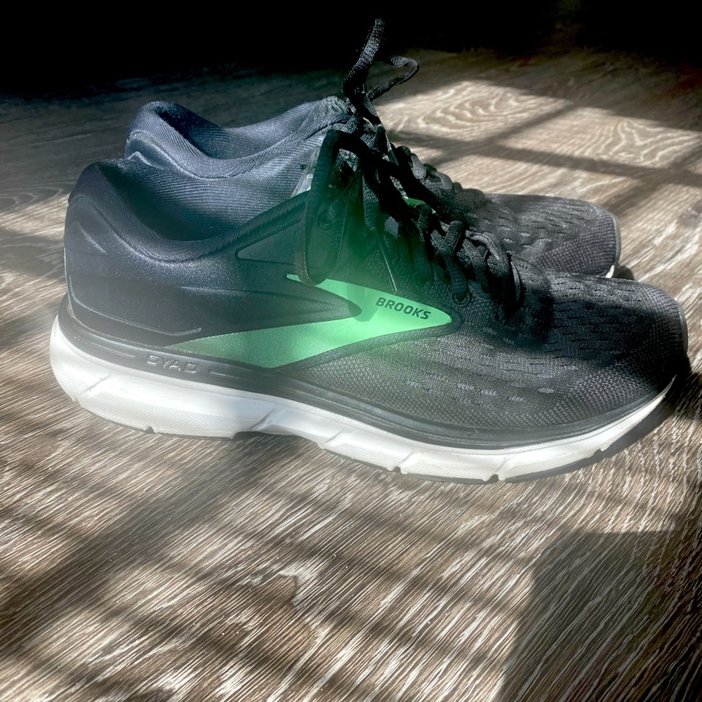Brooks DYAD 11 women’s 8 running shoe